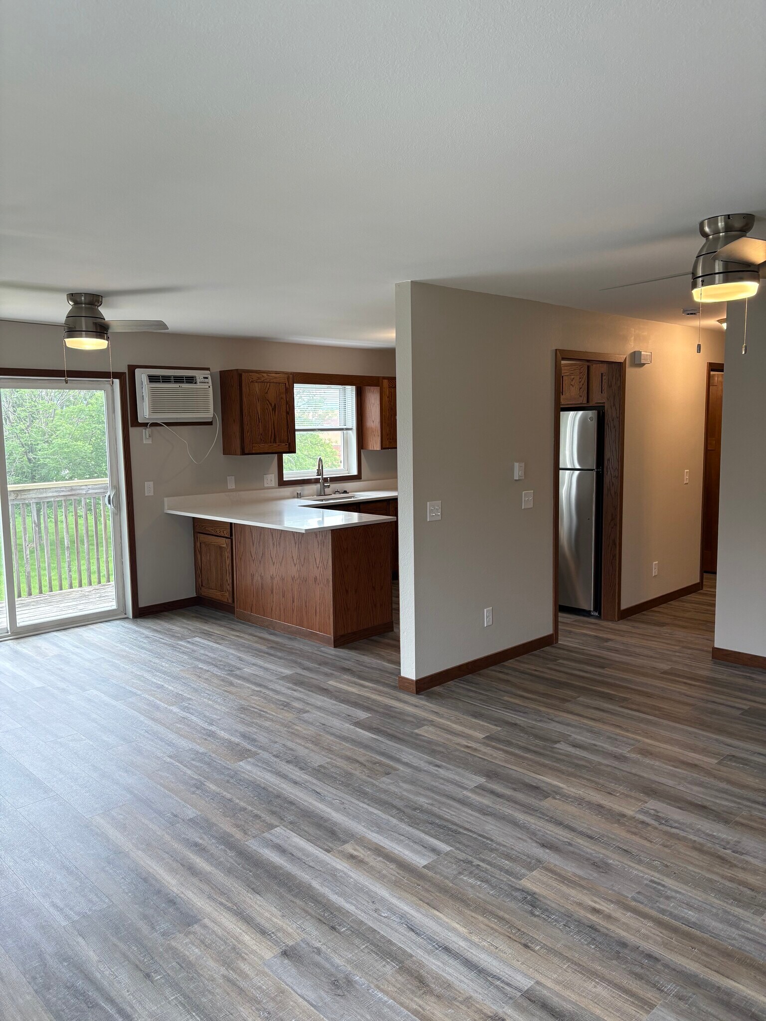 Living Room - 803 Meadowview Ln