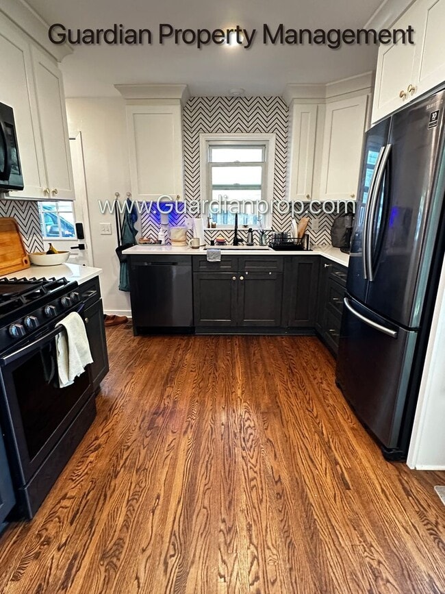 Building Photo - St Louis Park Renovated Single Family Home...