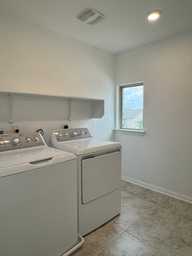 Building Photo - 4 BR/2.5BA | Newly Renovated Single Family Home | 1-Car Covered Parking | Gated backyard