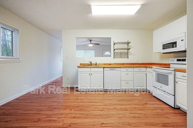 Building Photo - 607 N Greensboro St