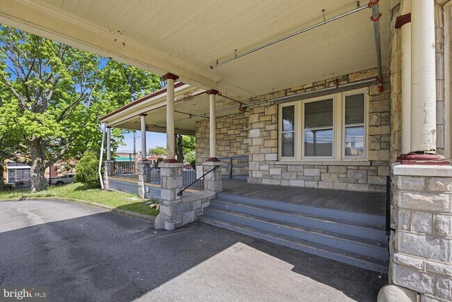 Building Photo - 6012 Ridge Ave