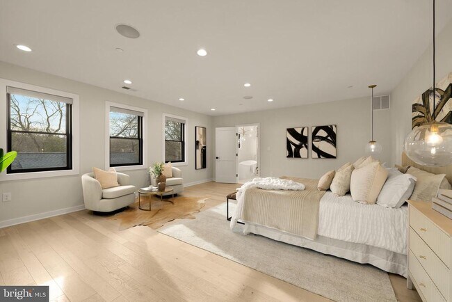 Building Photo - 4913 Sherier Pl NW