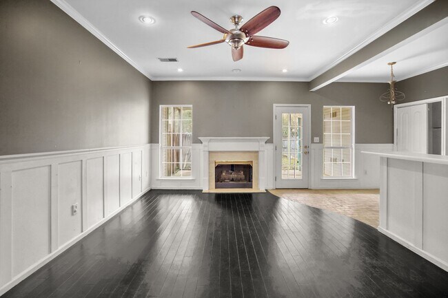 Building Photo - 4 Bedroom 2 Bath Townhouse in Pelham