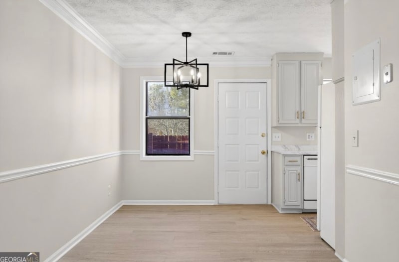 Building Photo - 1116 Magical Way