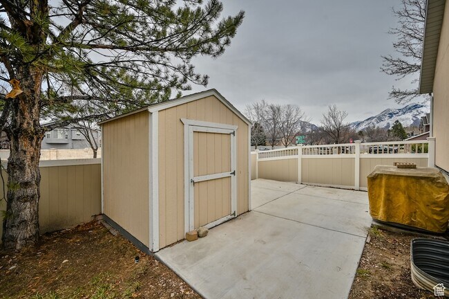 Building Photo - 8004 Old Barn Dr