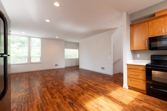 Building Photo - 1151 N 88th St