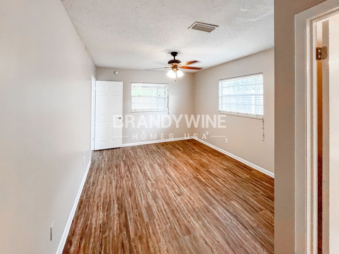 Building Photo - 3639 N Ride Dr
