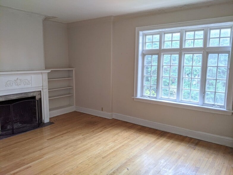 Building Photo - 1452 Oak Ave