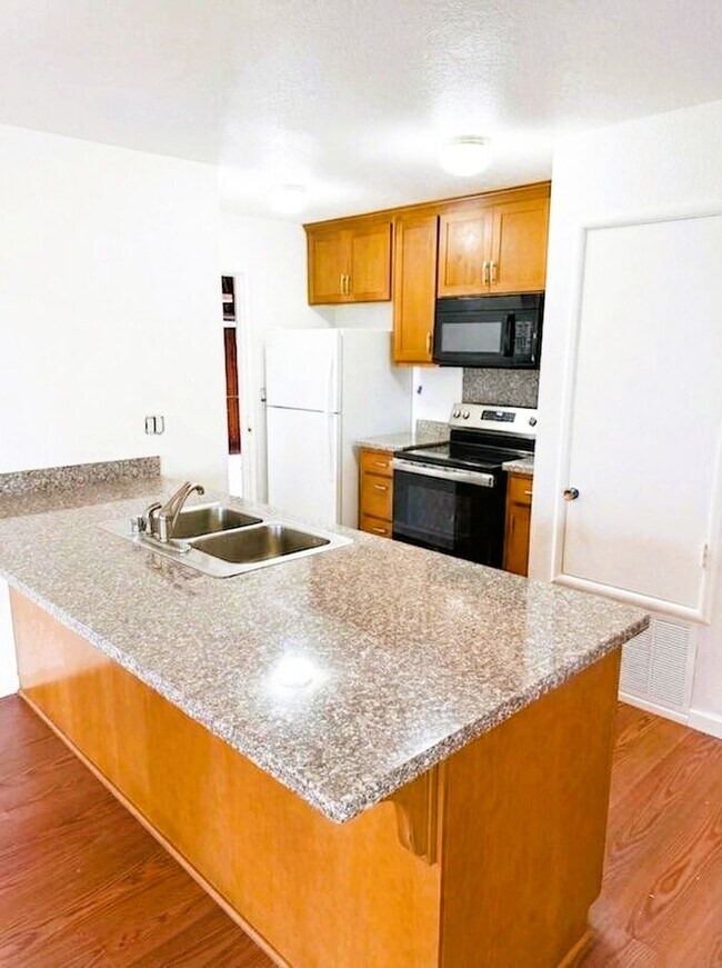 Building Photo - Spacious 3-Bedroom Home with Large Backyard in Fairfield