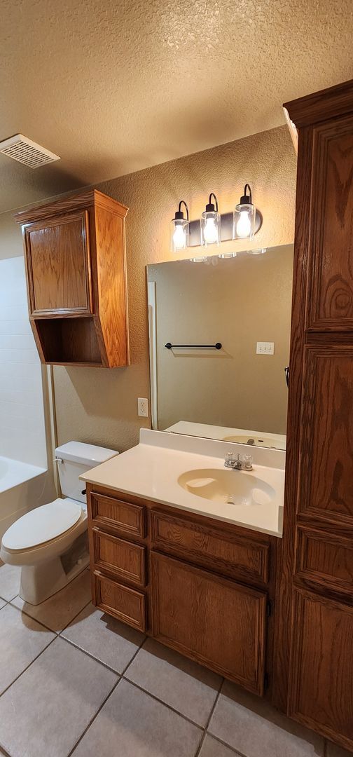 Building Photo - Beautiful 3bed/2bath Duplex near Clear Cre...