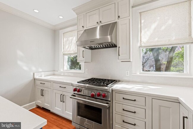 Building Photo - 509 Duke St