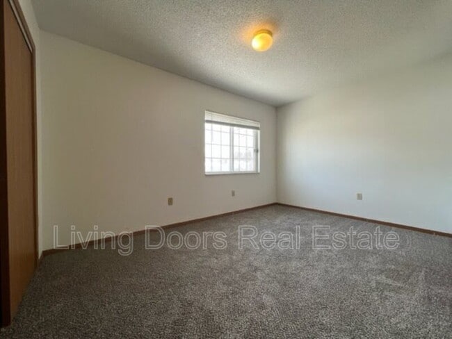 Building Photo - 605 S Washington St