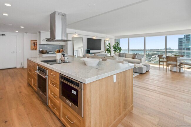 Building Photo - 1710 Avenida Del Mundo