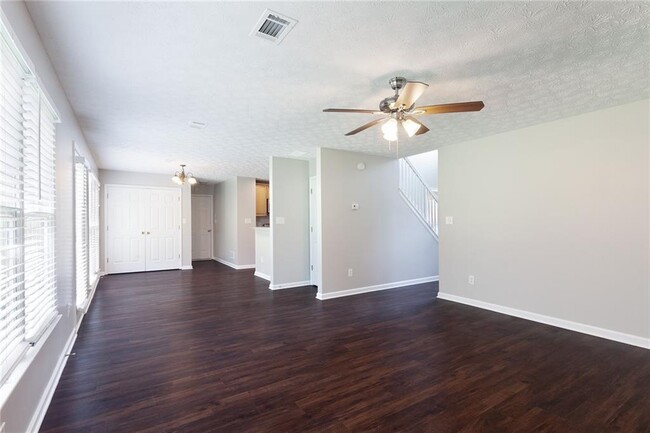 Building Photo - 49 Parkside Dr