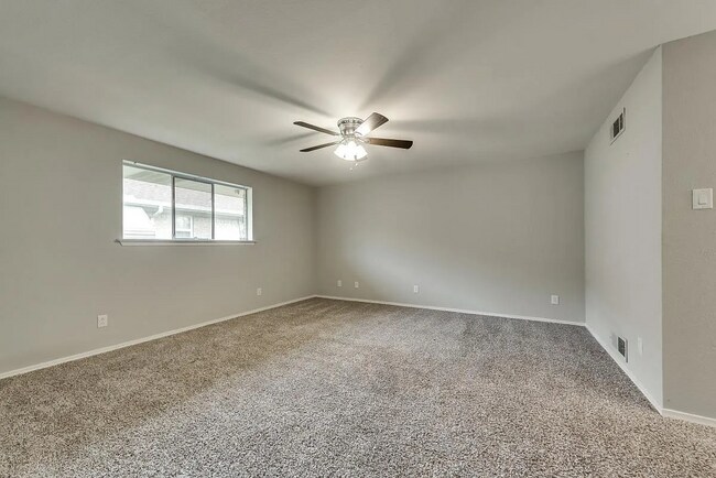 Building Photo - 5806 Everglade Rd