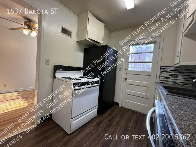 Building Photo - 1537 Dakota St