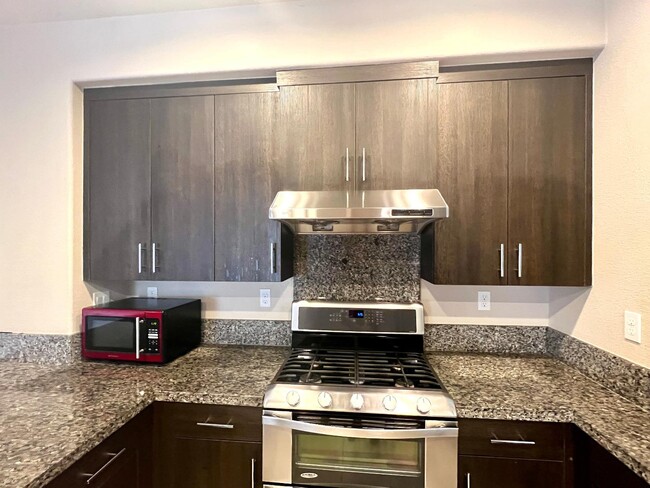 Building Photo - 533 Aspen Pl