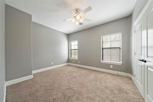 Building Photo - 835 Garden Oaks Trce