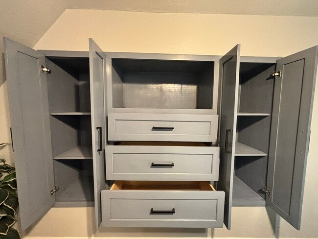 Building Photo - 427 Rice Ave