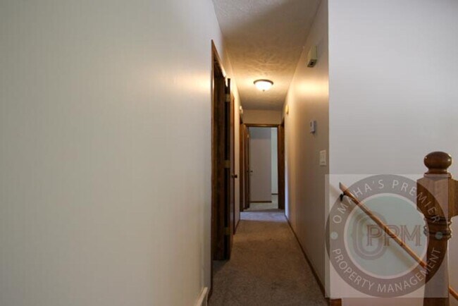 Building Photo - Beautiful 3 Bedroom Split entry in Gretna