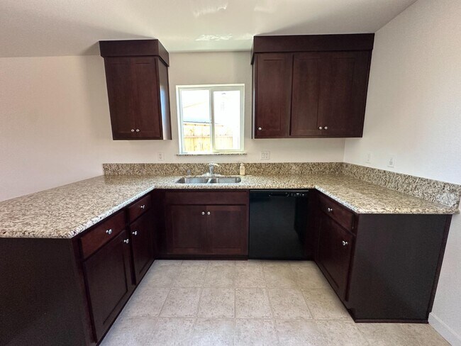 Building Photo - 395 Yandris Ct