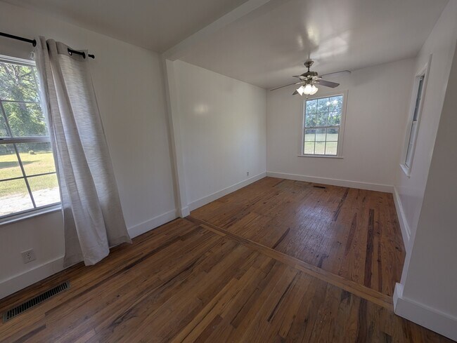 Building Photo - 427 Crossway Rd