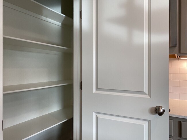 Building Photo - Exquisite 3 Bed 2.5 Bath Single Family Home