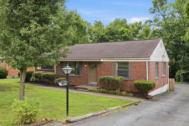 Building Photo - Donelson mid-mod ranch with full unfinished basement workshop, large yard, 3 BR 1 Bath, 20 minute...