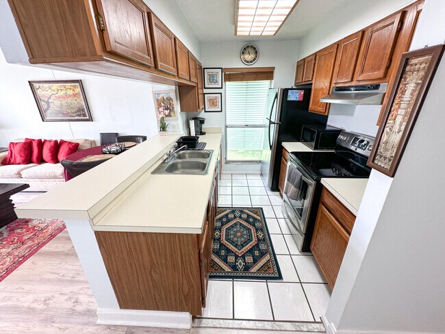 Building Photo - 160 Cypress Point Dr