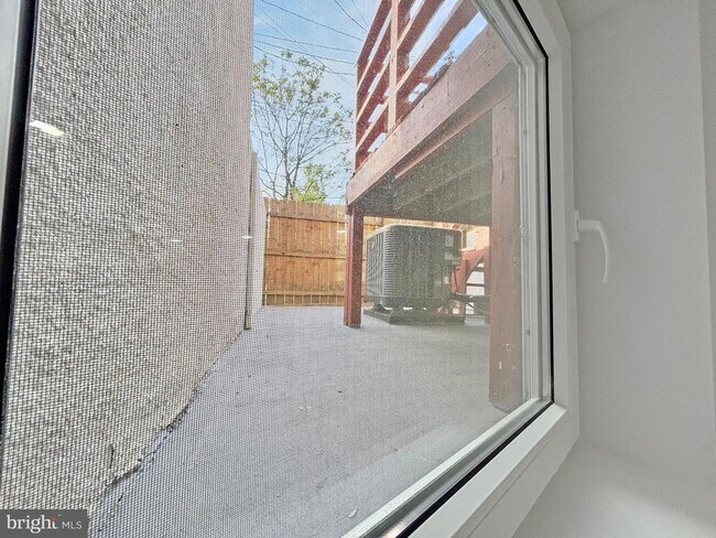Building Photo - 530 Laurens St