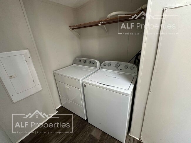 Building Photo - Private 3-Bedroom Home on Hideaway Mountai...