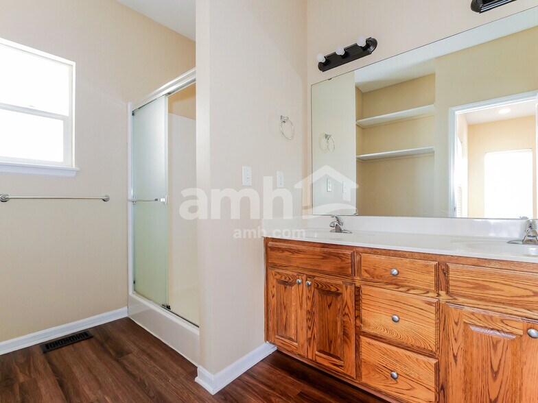 Building Photo - 2406 Fairfield Rd