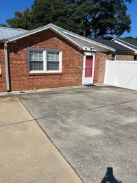 Building Photo - 1 Bedroom Apartment For Rent