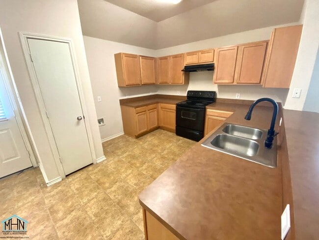 Building Photo - Inviting, Bright, Fresh, and Ready to Welc...