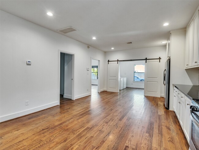 Building Photo - 4730 Bell St