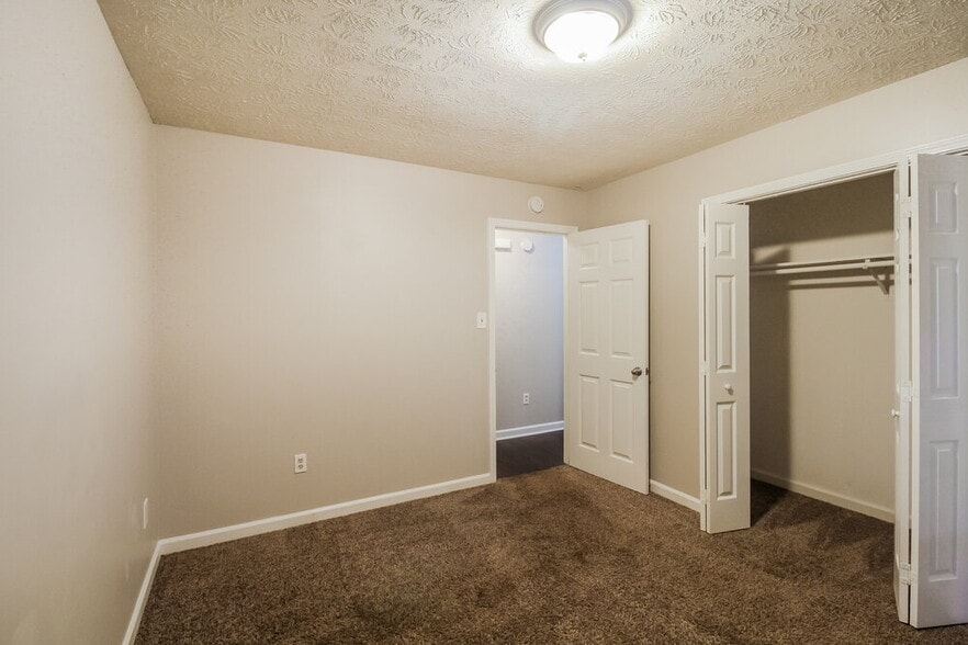 Building Photo - 1418 Hillside Pl SE