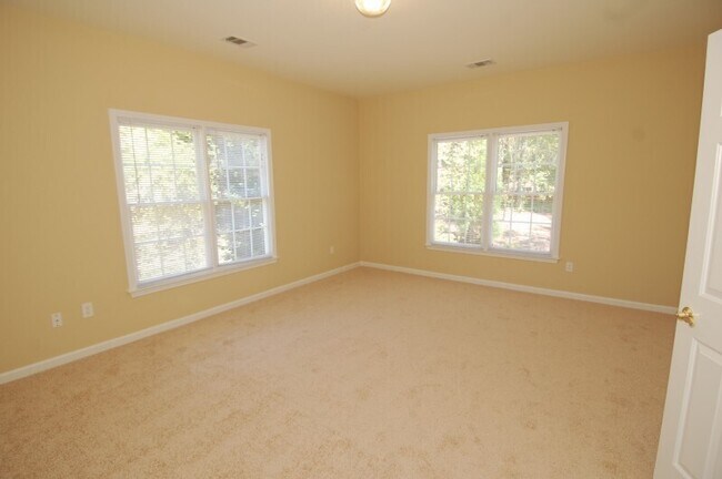 Building Photo - 340 Tall Timbers Dr