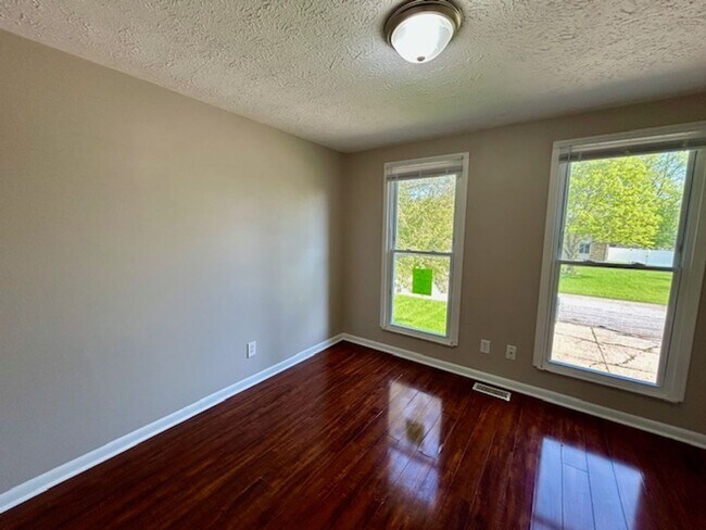 Building Photo - Welcome Home to This Beautifully Maintained Tri-Level Gem!