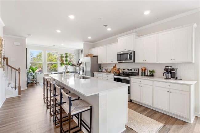 Building Photo - 3642 S Fulton Ave