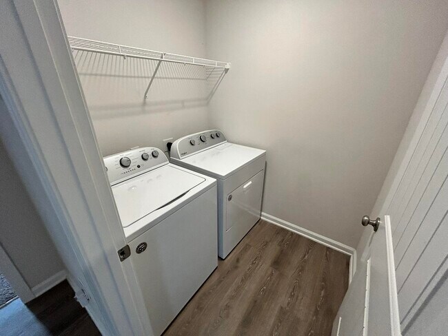 Building Photo - 3293 Chapelwood Dr