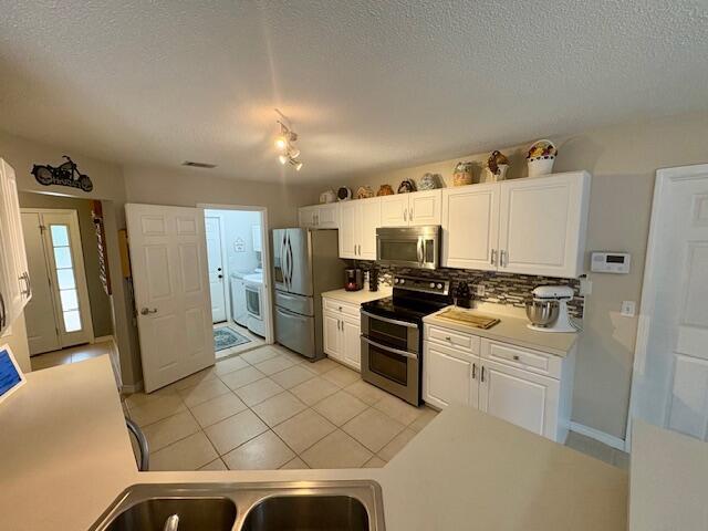 Building Photo - 1308 Jeffrine Dr