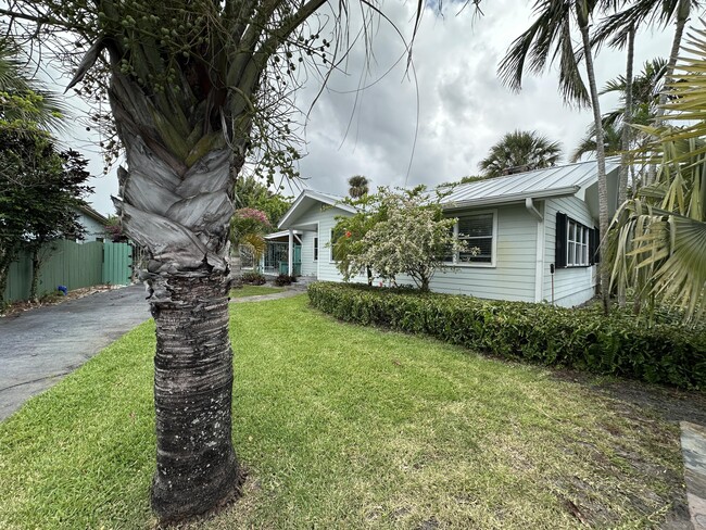 Building Photo - 4490 NE Indian River Dr