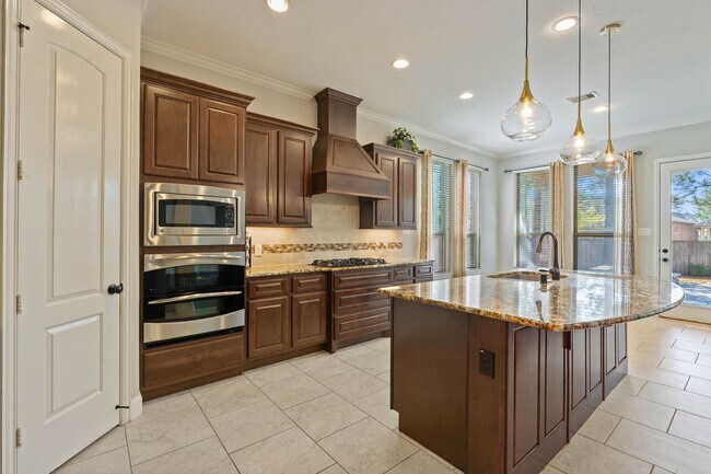 Building Photo - 166 Lindenberry Cir