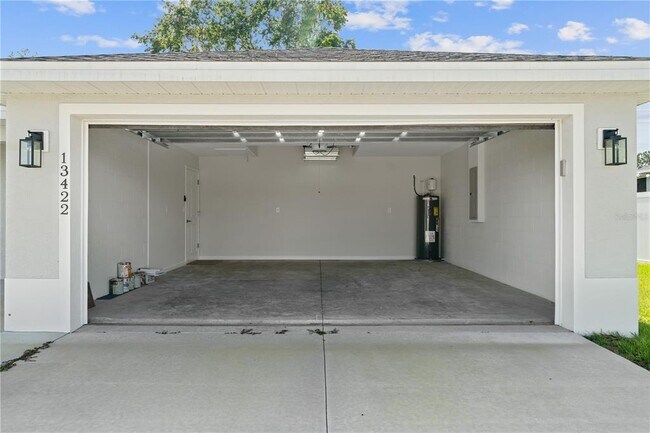 Building Photo - 13422 SW 48th Ave