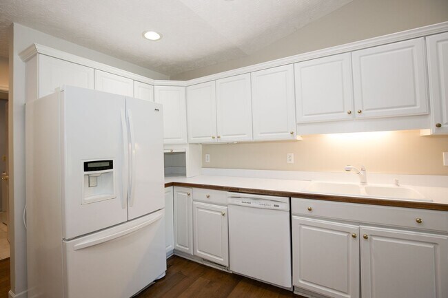 Building Photo - Beautiful 3 bedroom home in Woodlake