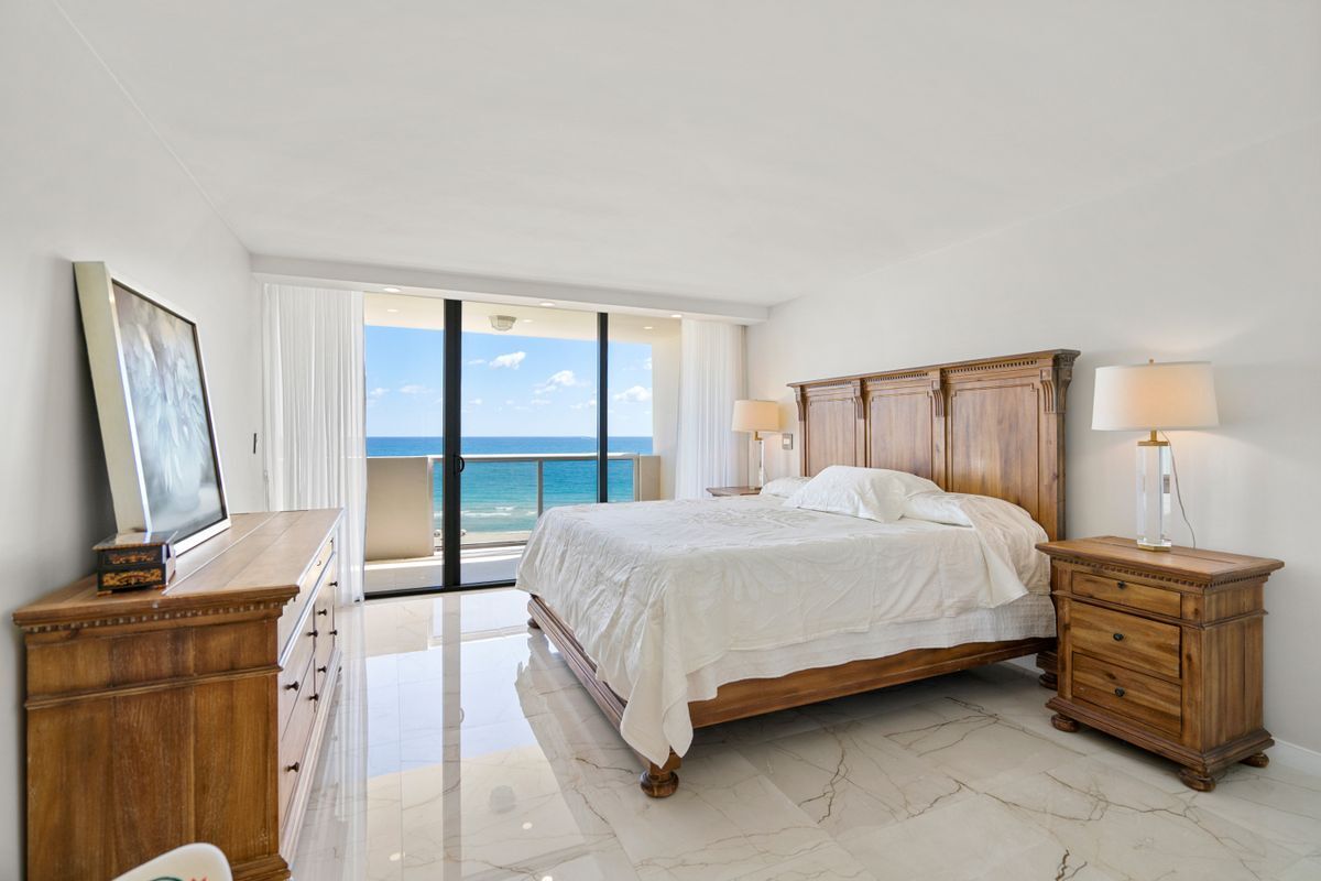 Building Photo - 5757 Collins Ave