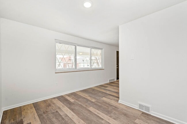 Building Photo - AVAILABLE APRIL 1ST! RENOVATED 3-bedroom!