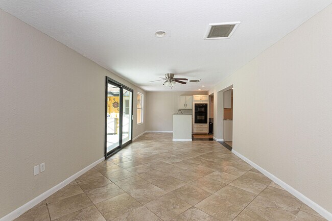 Building Photo - 169 Armadillo Way