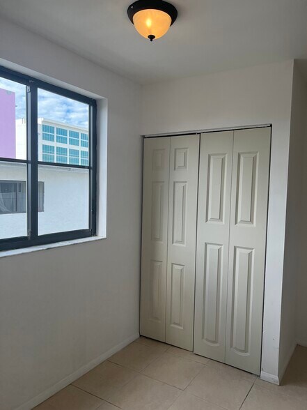 Building Photo - 1134 NW 5th St