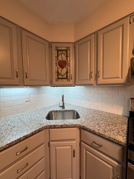 Building Photo - 12425 Dunks Ferry Rd